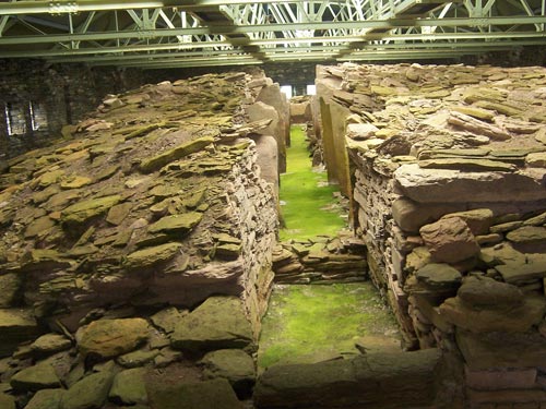 midhowe cairn - inside
