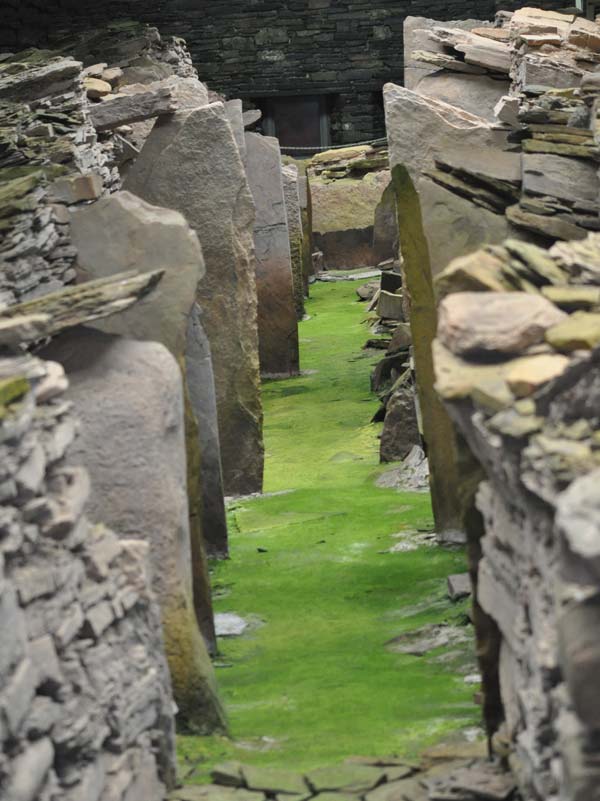 midhowe cairn - inside